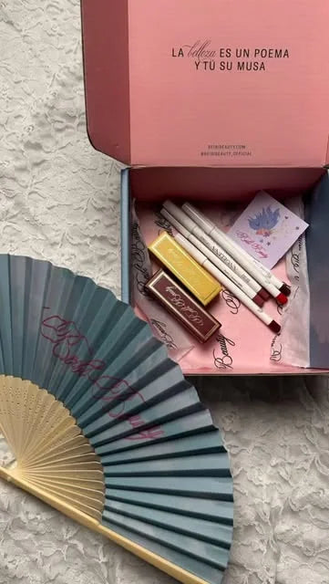 Unboxing de Beibi Beauty con productos y abanico