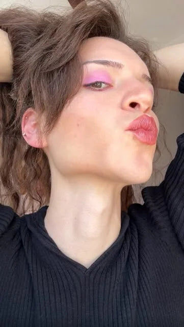 Raúl llevando un look completo con productos Beibi Beauty