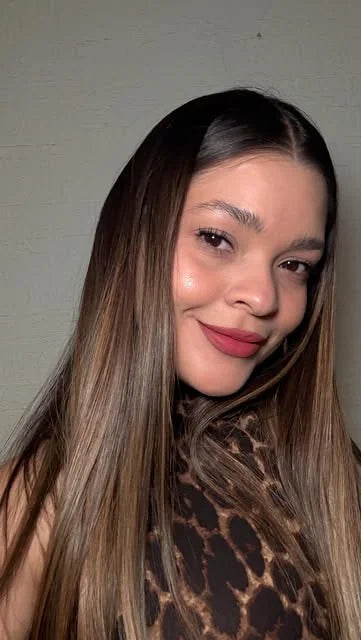 Jojo llevando un delineado de labios con Colorplus Lip Liner Gloria